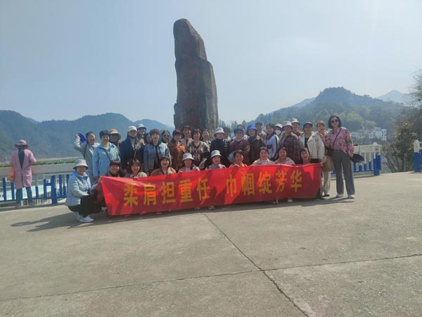 公司機(jī)關(guān)黨支部、工程服務(wù)支部聯(lián)合舉辦“三八”節(jié)主題活動(dòng)