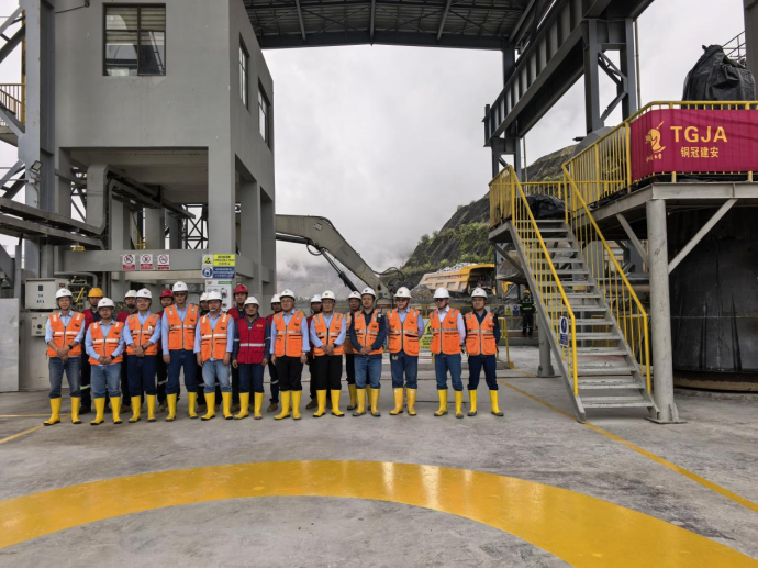 朱學勝到厄瓜多爾分公司指導工作